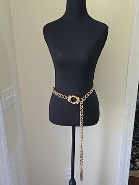 Gold Tone Vintage Chain Link Waist Belt with Tassel Accent